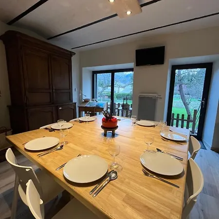 Spacious Town House In The Center Of D'oisans Hébergement de vacances