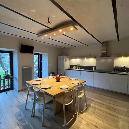 Hébergement de vacances Spacious Town House In The Center Of D'oisans Le Bourg-dʼOisans