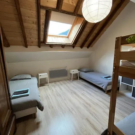 Hébergement de vacances Spacious Town House In The Center Of D'oisans Le Bourg-dʼOisans