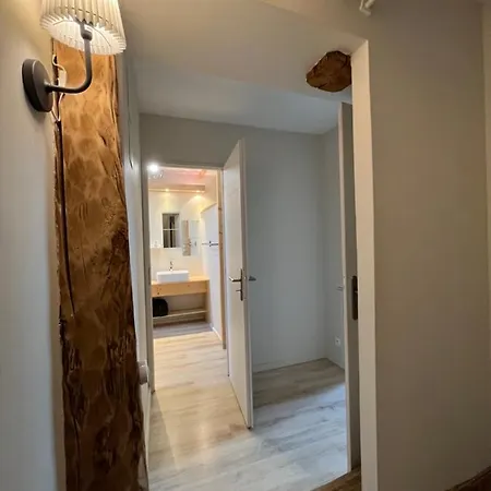 Hébergement de vacances Spacious Town House In The Center Of D'oisans *